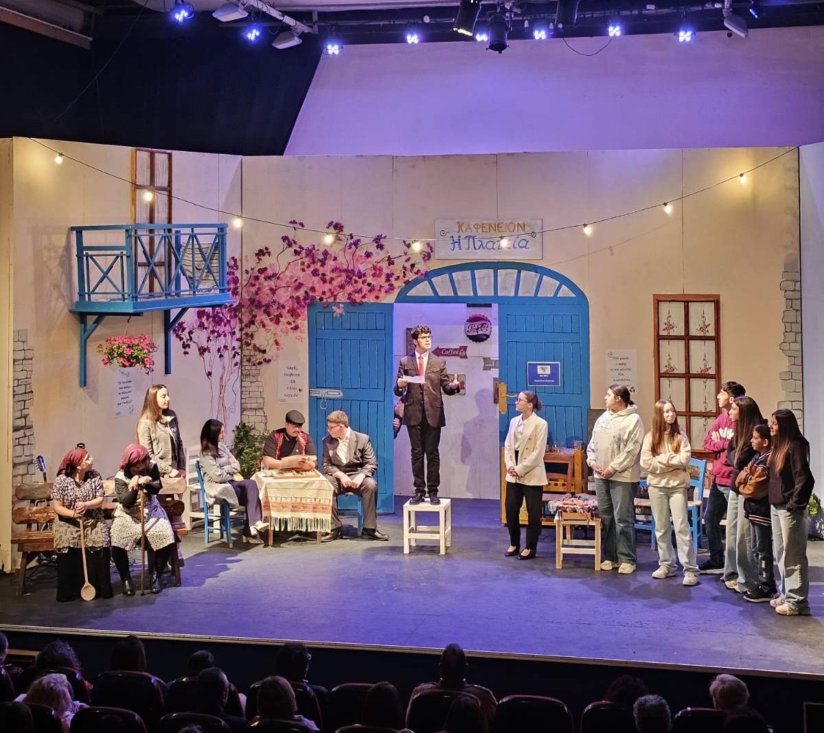 Θεατρική ομάδα του Περιφερειακού Γυμνασίου Αγίας Βαρβάρας «Χωριόν εκτός Σύνδεσης»,